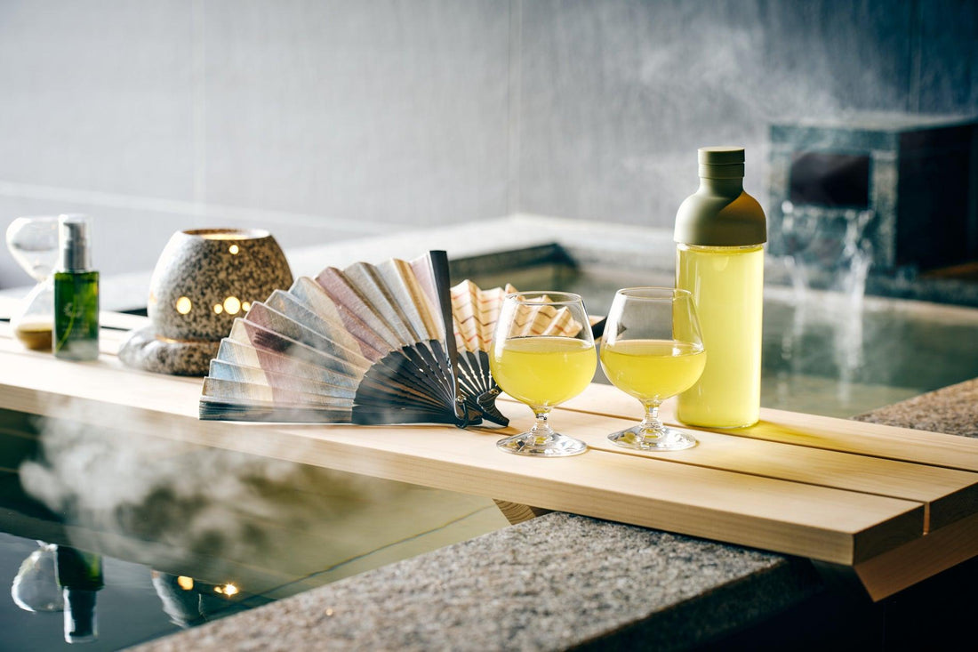 Servicio de matcha en el spa de un hotel de bienestar