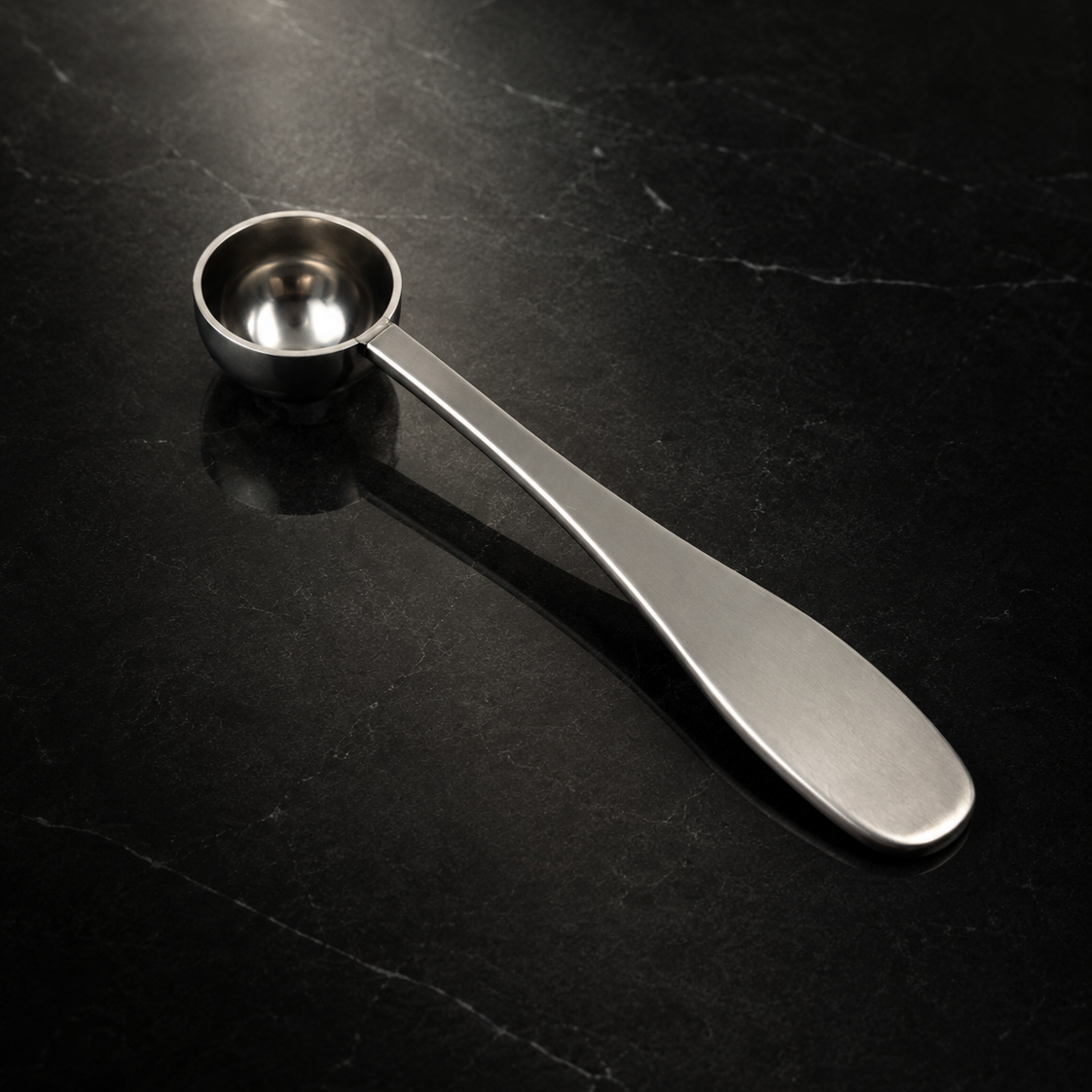 Producto de té matcha premium Bambú Latte con utensilios japoneses