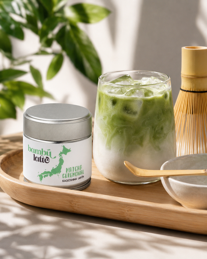 Polvo de té matcha ceremonial japonés de color verde jade intenso