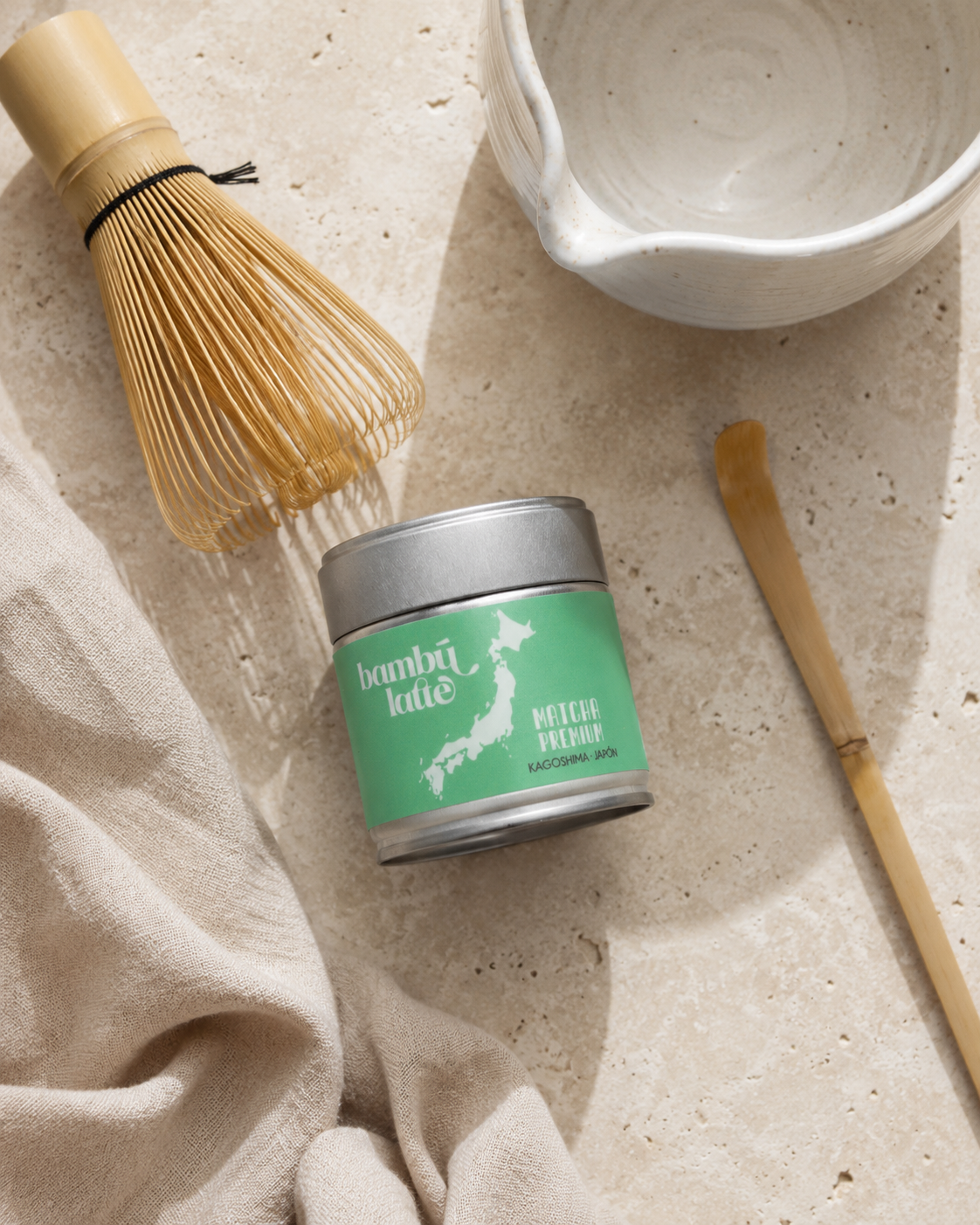 Lata de té matcha premium Bambú Latte con chasen de bambú