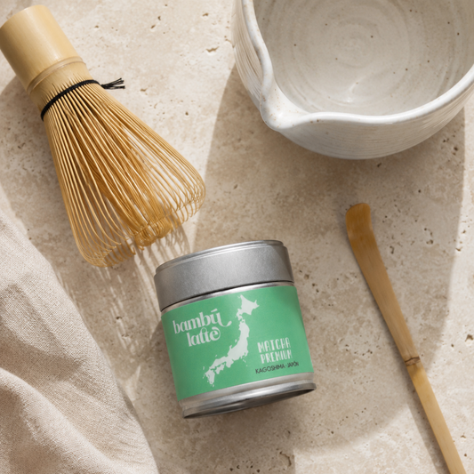 Lata de té matcha premium Bambú Latte con chasen de bambú