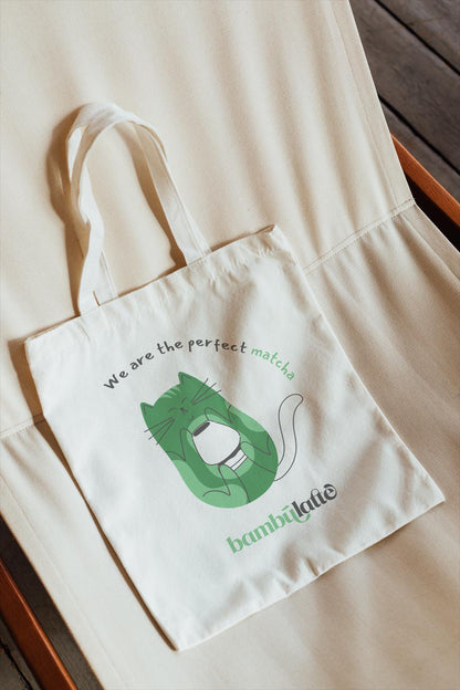 Detalle del diseño Modelo 1 «We are the perfect matcha» en tote bag de algodón