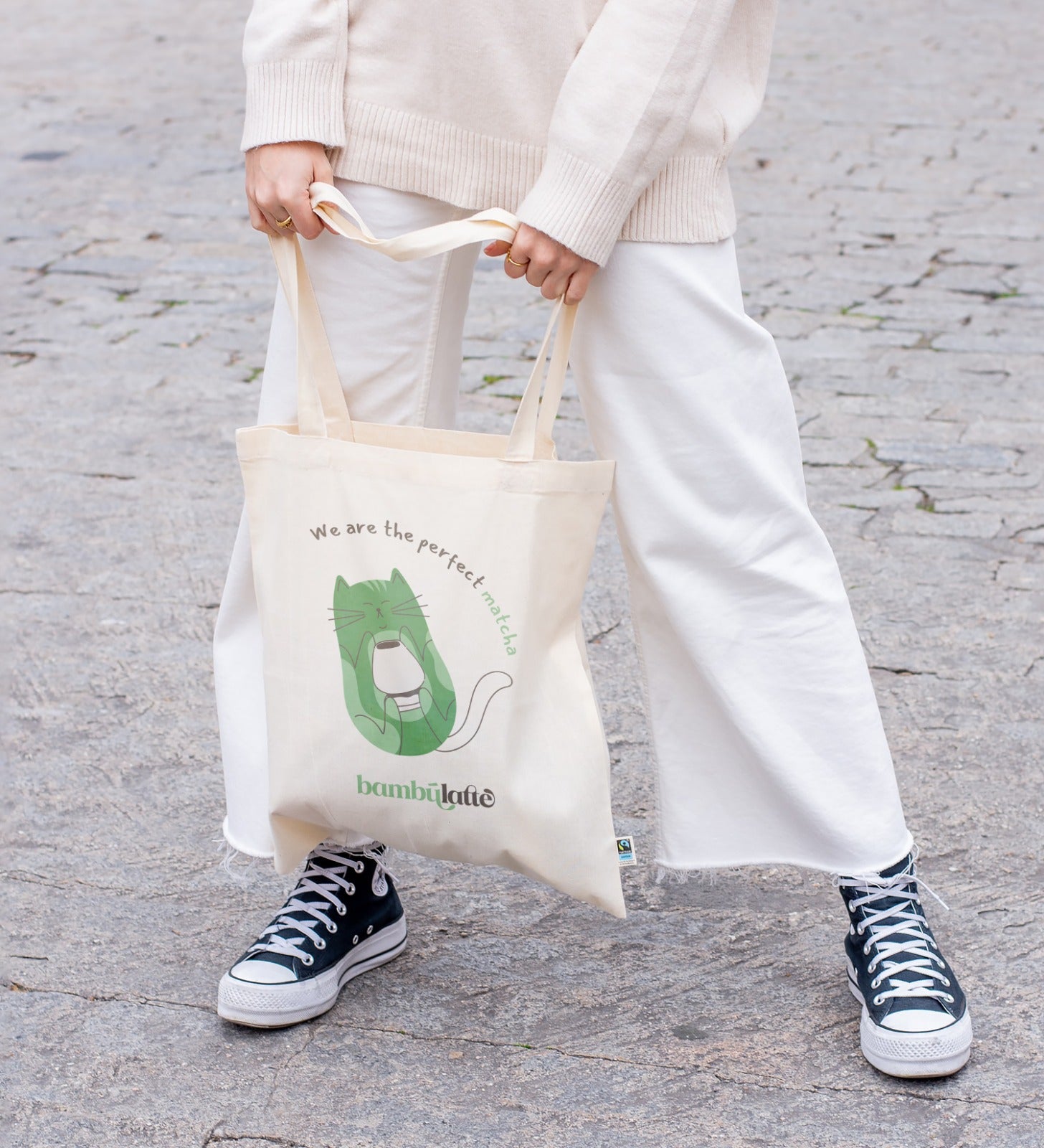 Tote bag matcha Modelo 1 «We are the perfect matcha» de algodón con gato verde, Bambú Latte