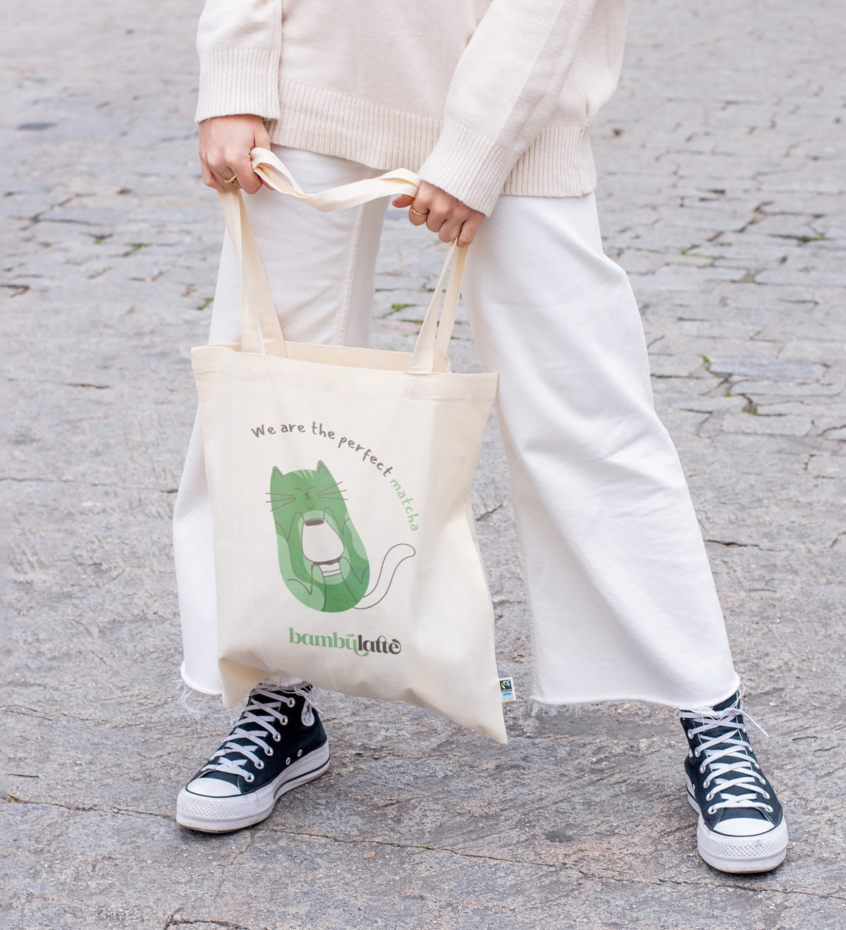 Tote bag matcha Modelo 1 «We are the perfect matcha» de algodón con gato verde, Bambú Latte
